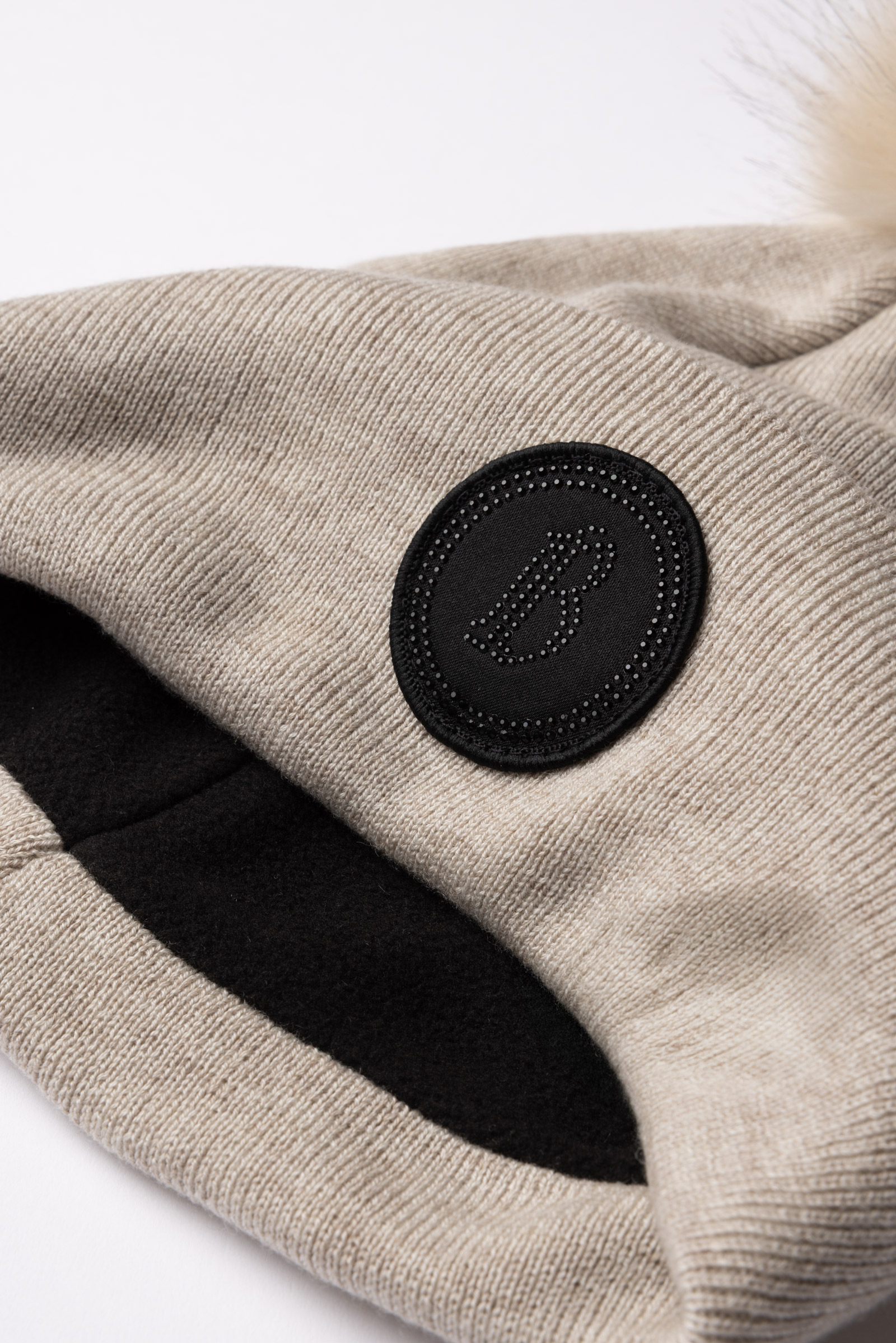 B Vertigo Sydney Gorro de punto con pomp&oacute;n extra&iacute;ble