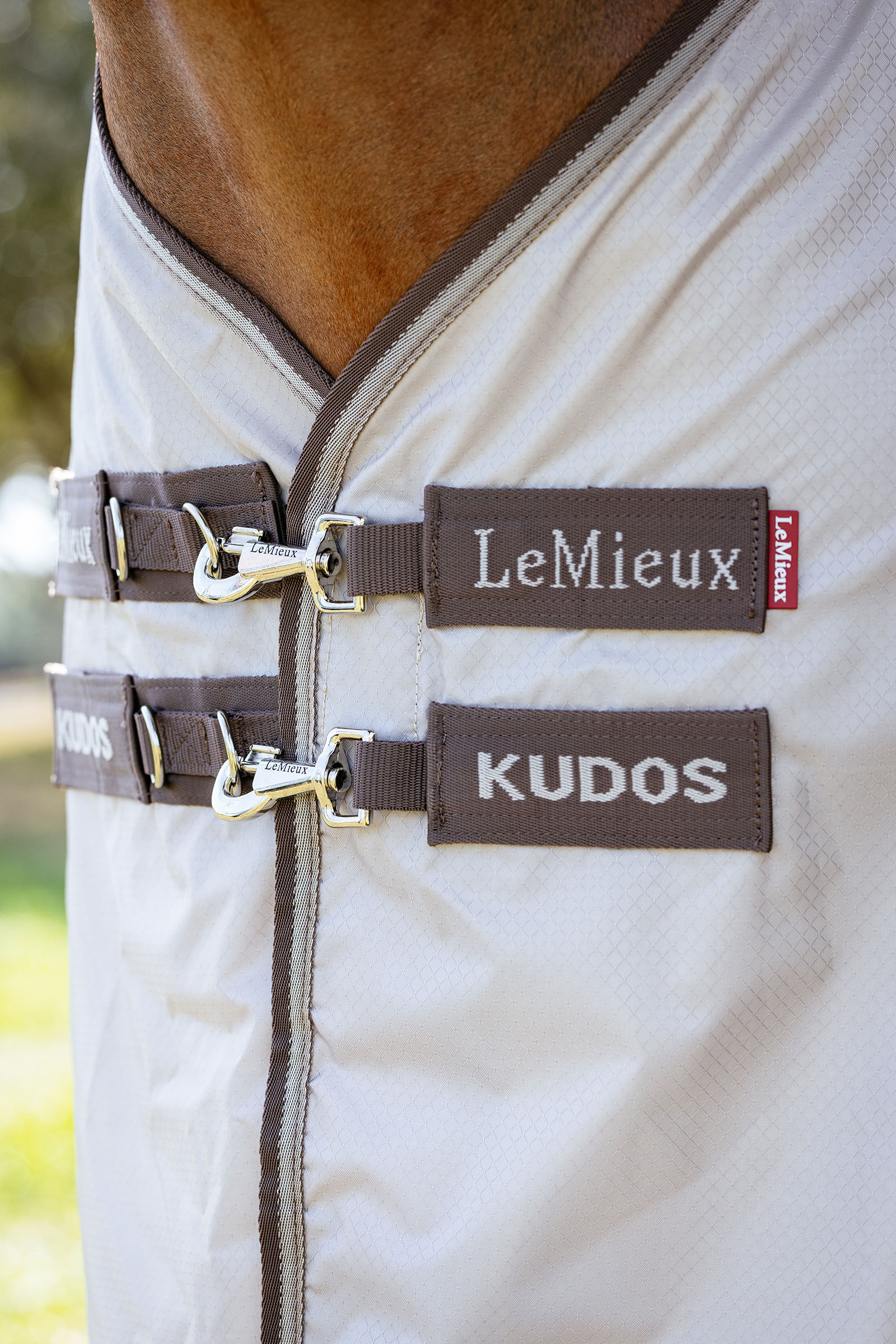 LeMieux Kudos Shower Pro manta anti-eccema con cuello desmontable