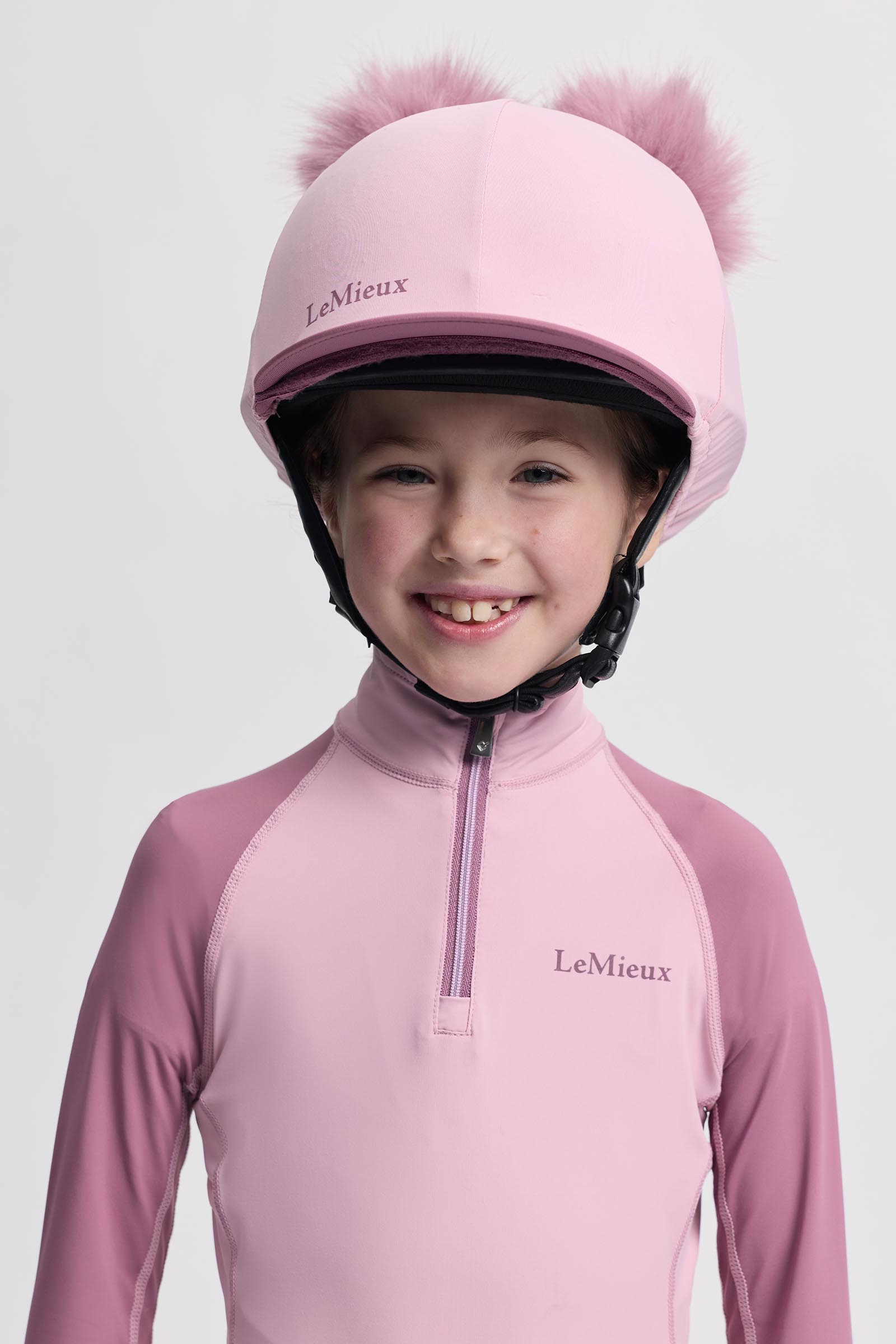 Fondant LeMieux Mini funda para casco con doble pomp&oacute;n