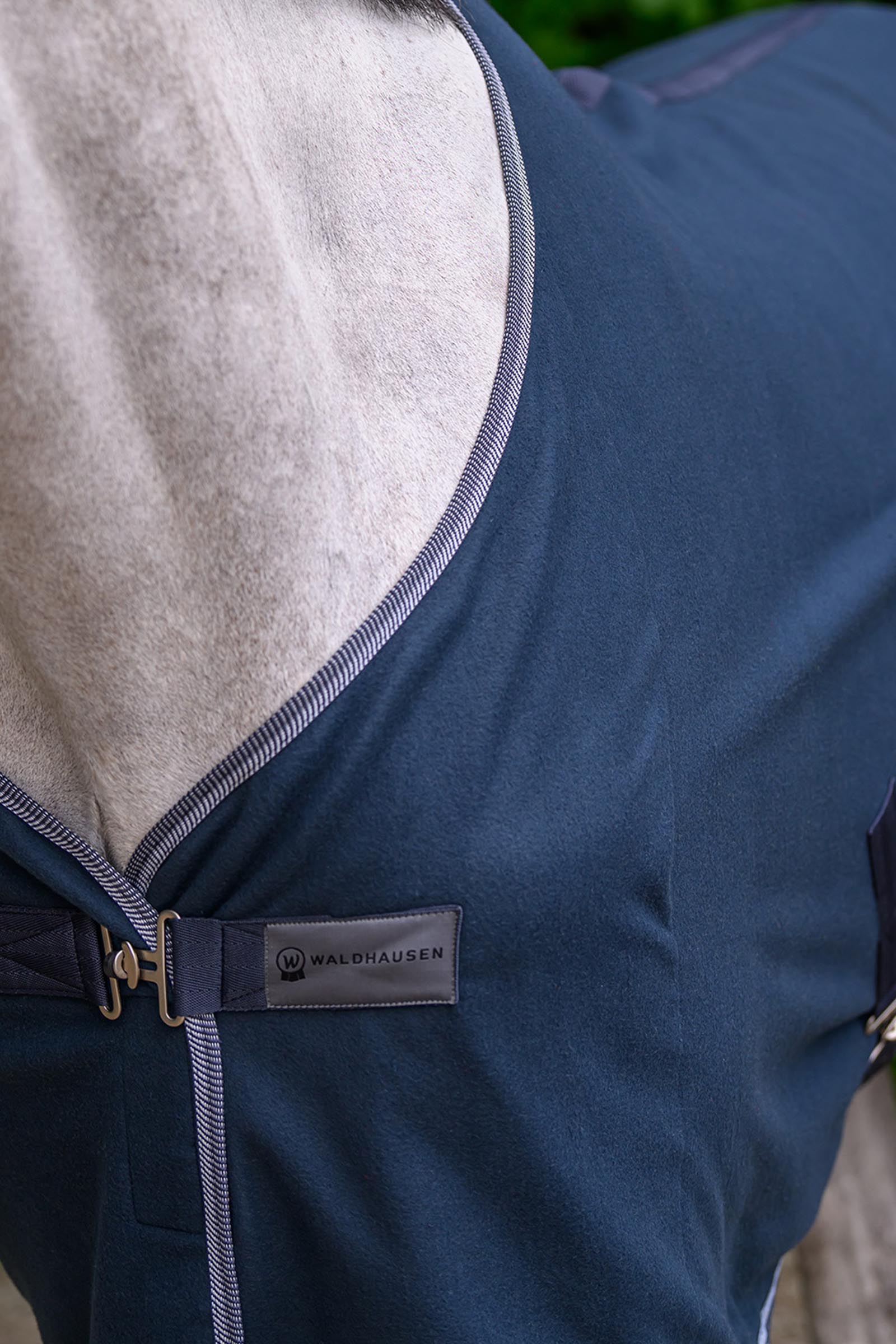 Waldhausen ECONOMIC manta polar con cinchas cruzadas