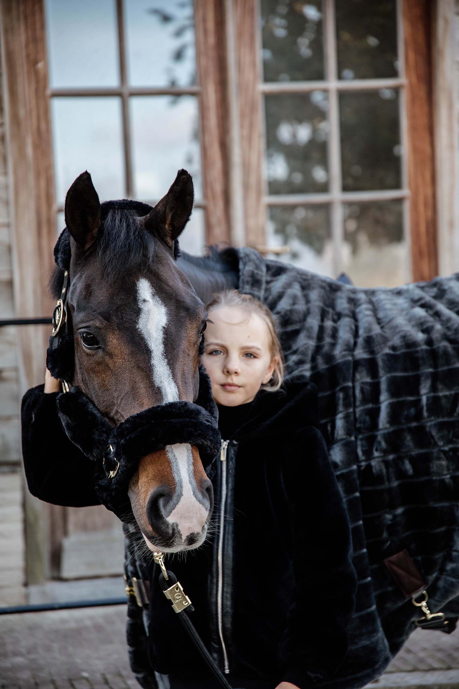 Kentucky Horsewear Cabezada cuadra con piel de oveja para transportar