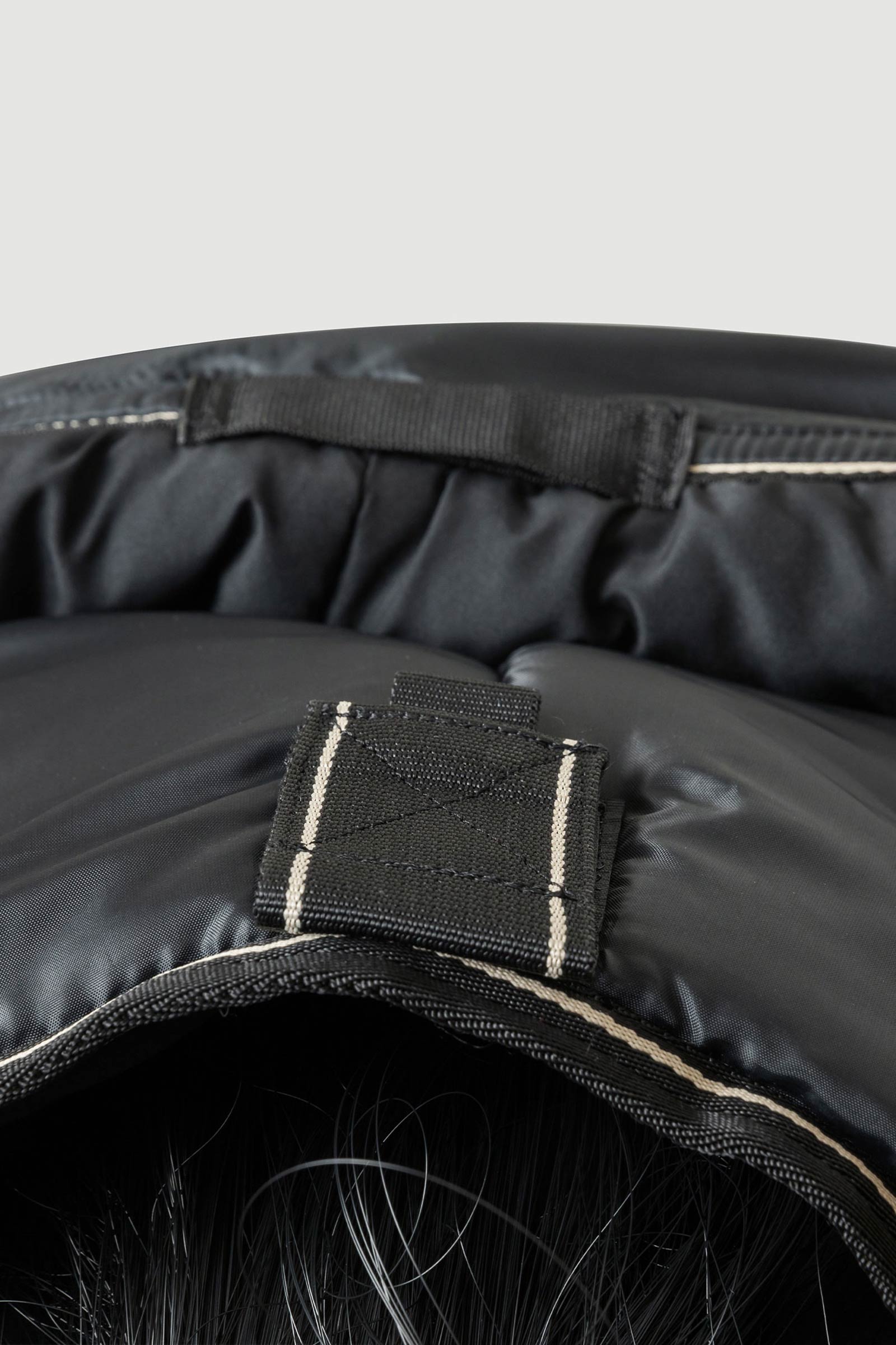 Back on Track Obsidian Manta de Exterior con cuello desmontable, 150g