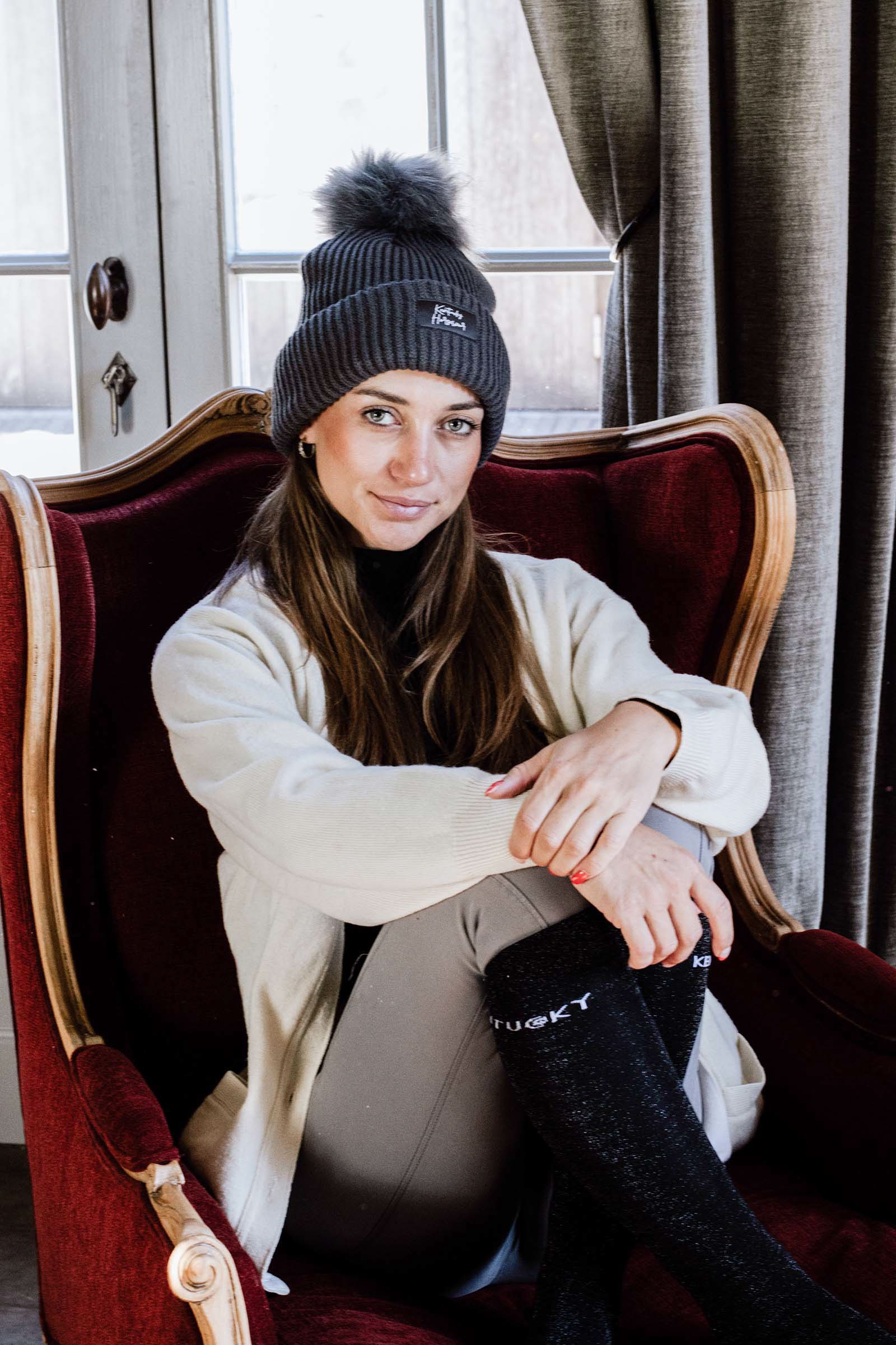 Grey Gorro con Pomp&oacute;n Kentucky Horsewear