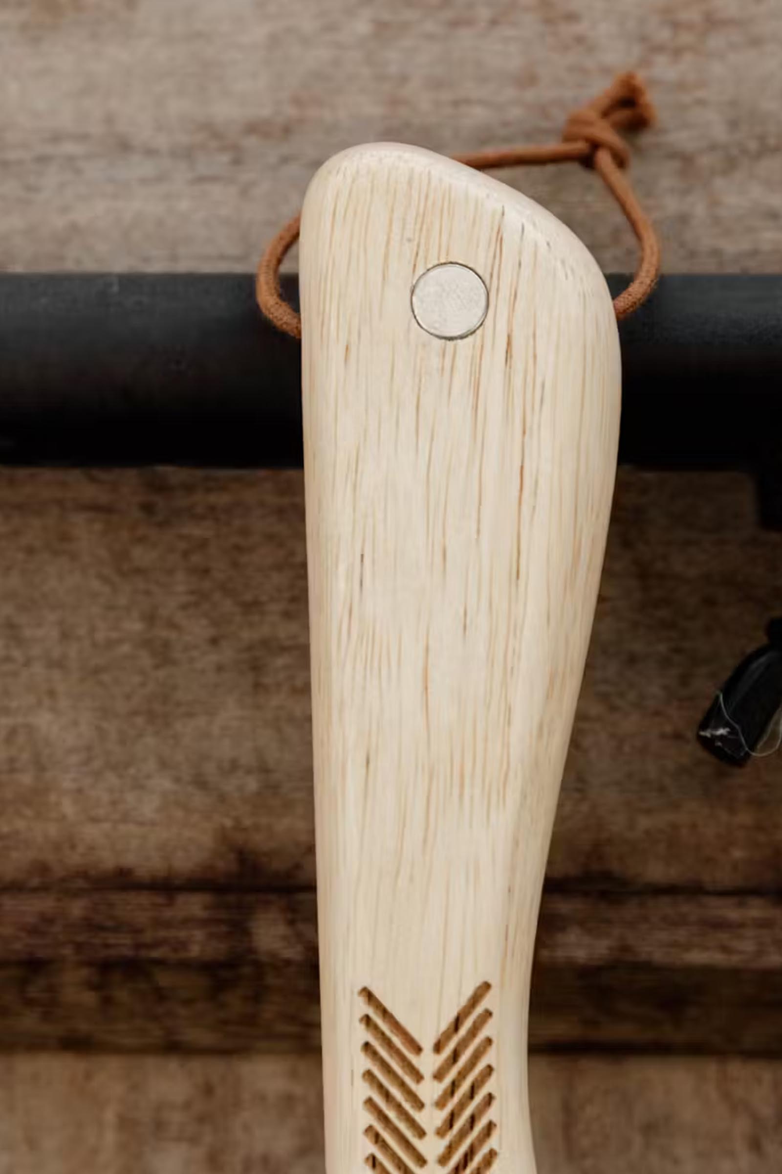 Grooming Deluxe limpiacascos con cepillo met&aacute;lico y im&aacute;n  