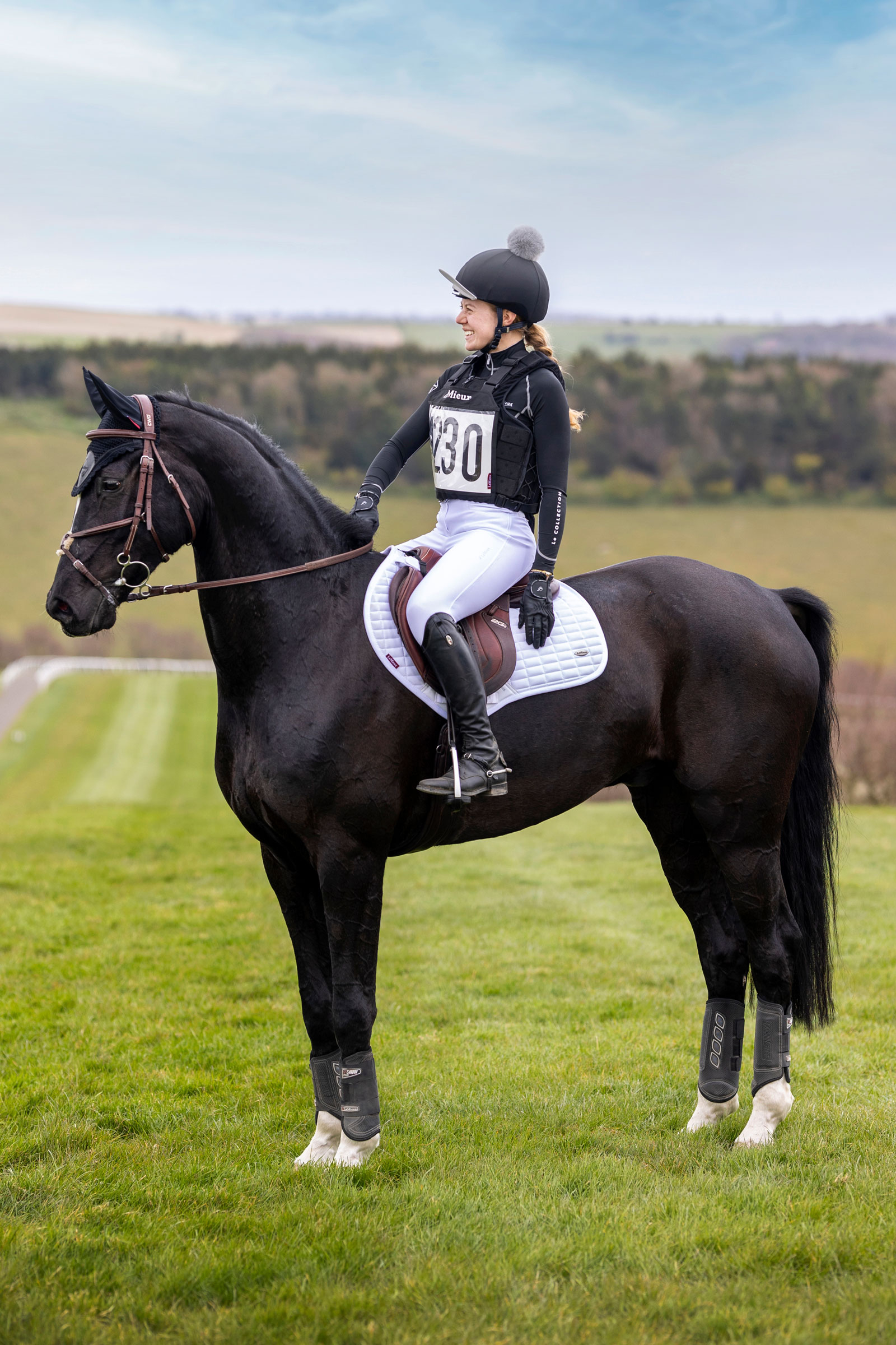 LeMieux Self-Cool Close Contact mantilla