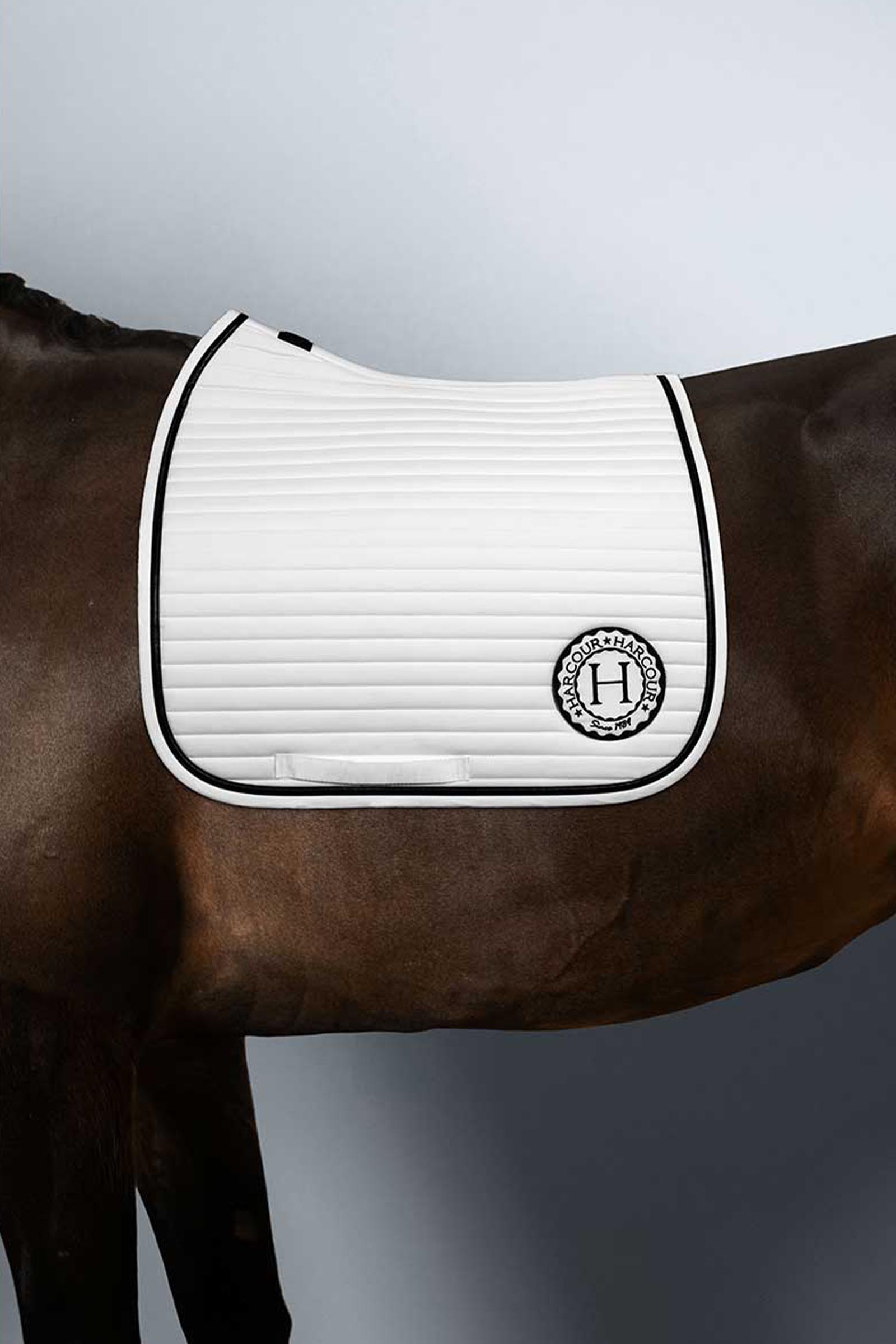 White Black Harcour Karembar mantilla de doma