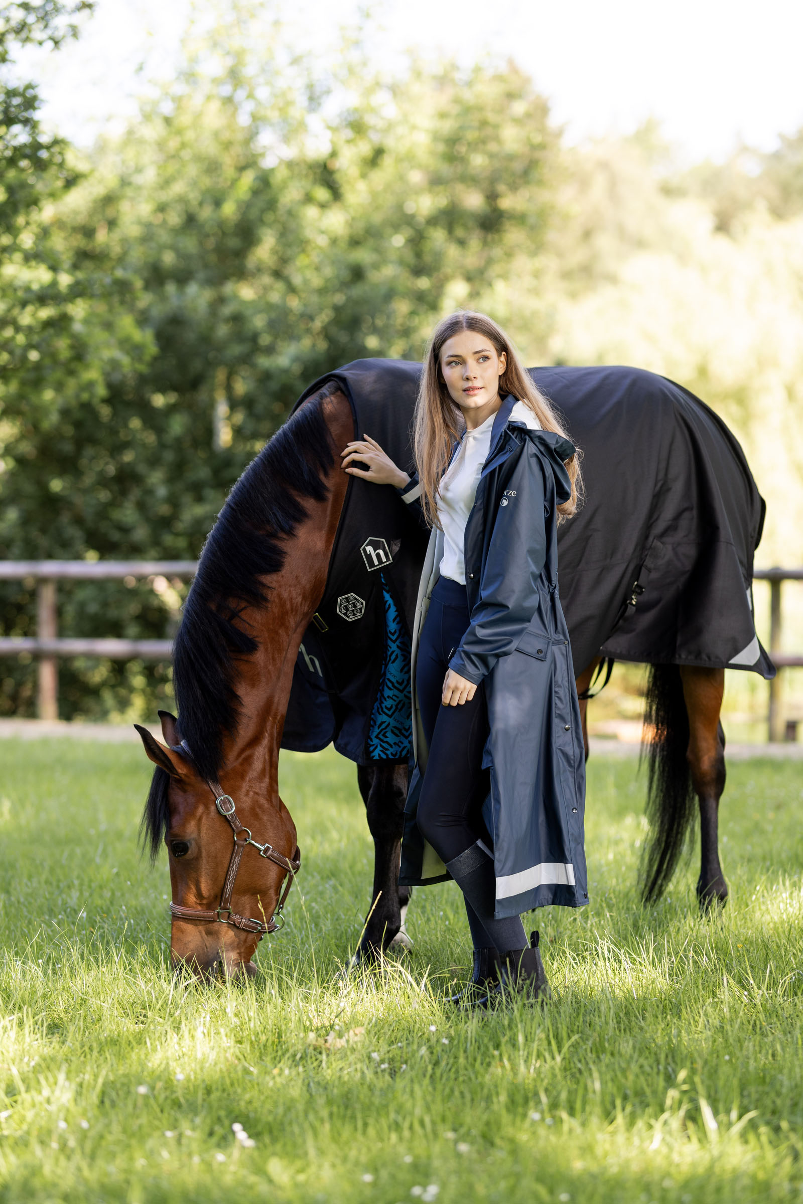 Horze Hazel abrigo largo impermeable mujer con aberturas