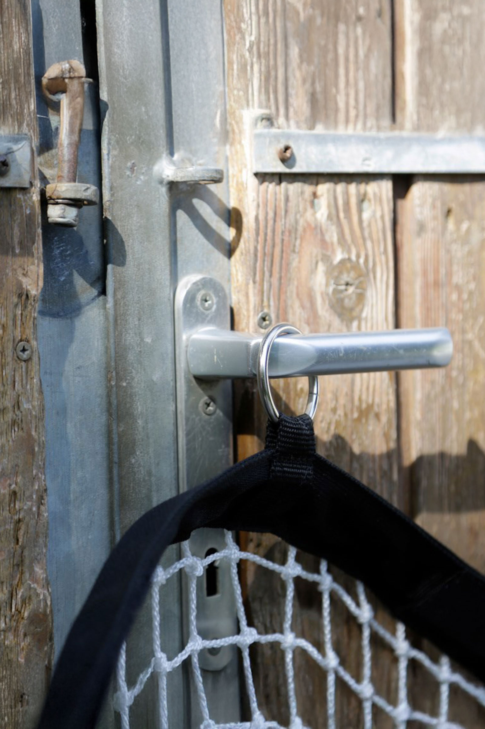 Red de heno Kerbl con dispositivo de relleno, 83x83 cm (3x3cm)