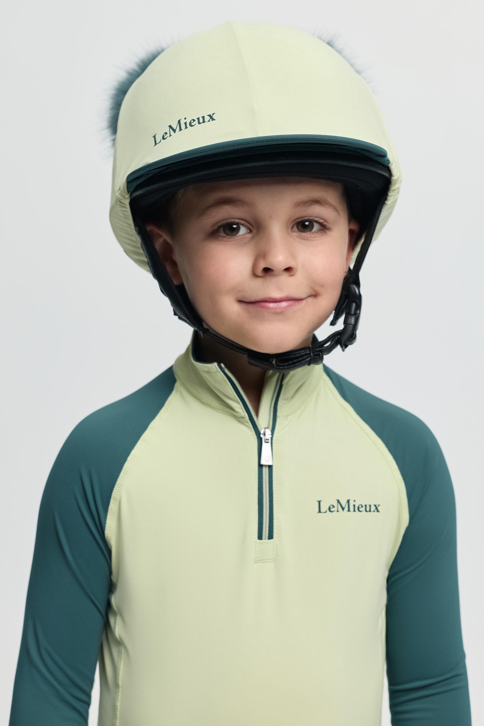 Macaron LeMieux Mini funda para casco con doble pomp&oacute;n