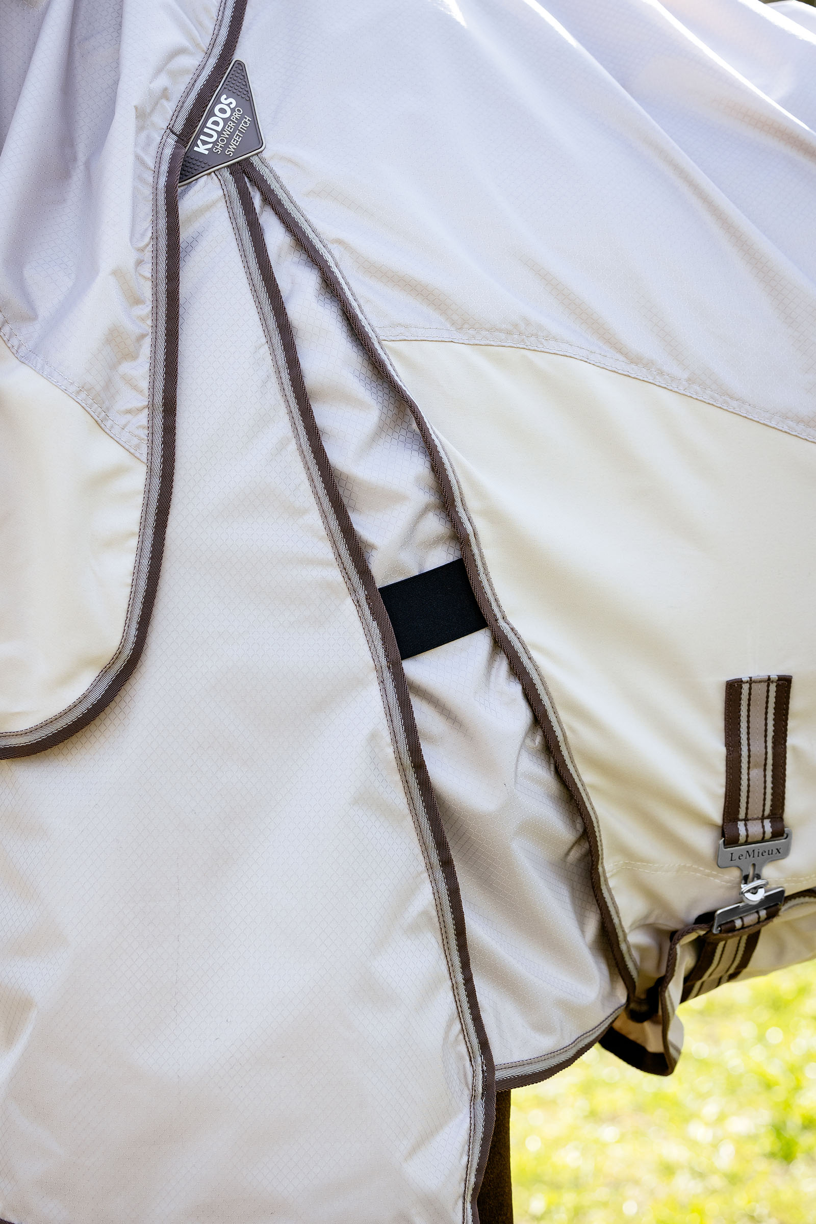 LeMieux Kudos Shower Pro manta anti-eccema con cuello desmontable