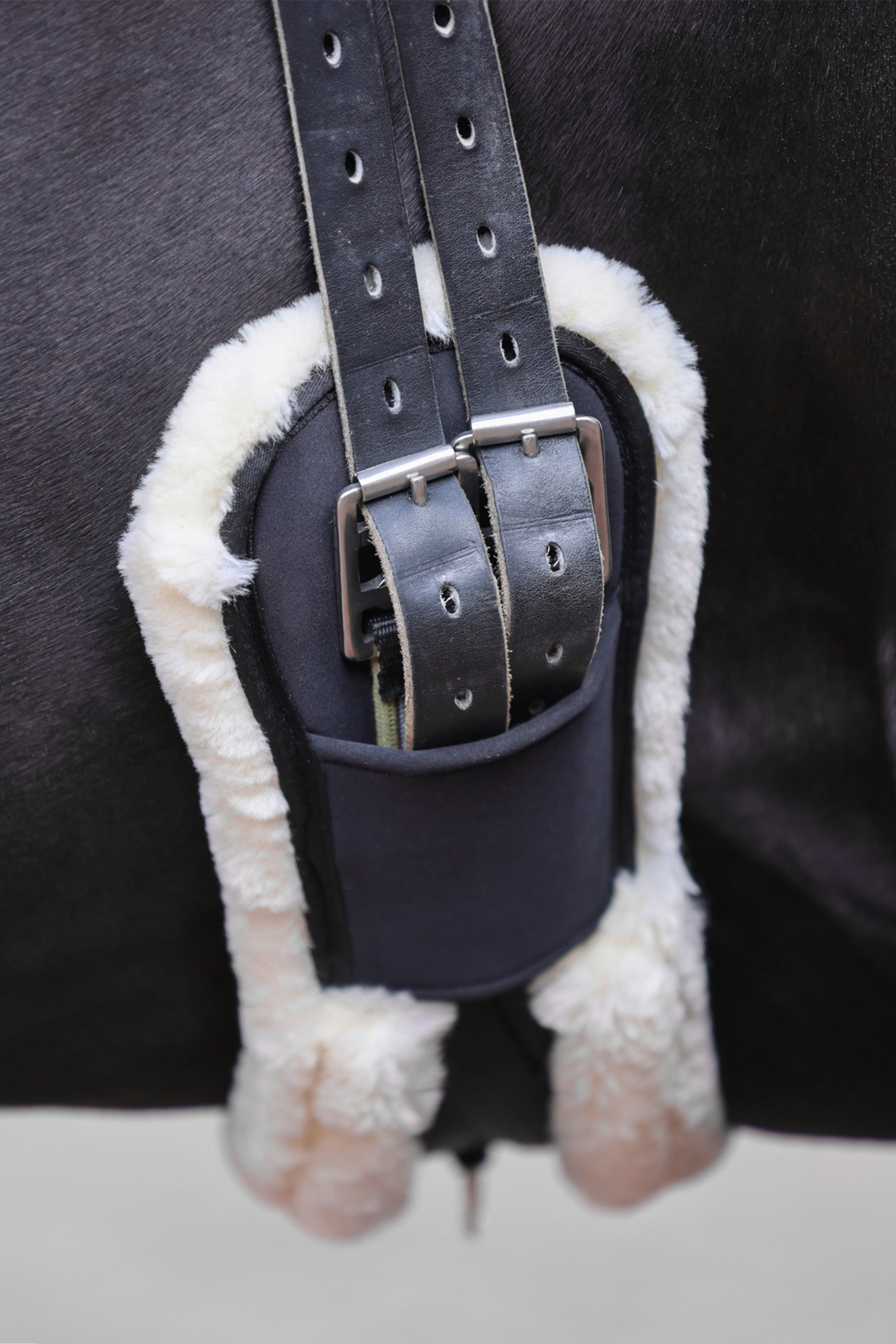 Cincha Corta con Piel Sintético Covalliero